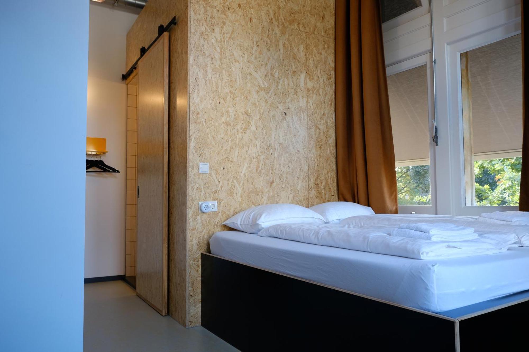 Hostel & Bar De Basis Zwolle  Zewnętrze zdjęcie
